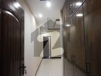 10 MARLA BRAND NEW FULL HOUSE AVAILABLE FOR RENT IN GULSHAN E LHR