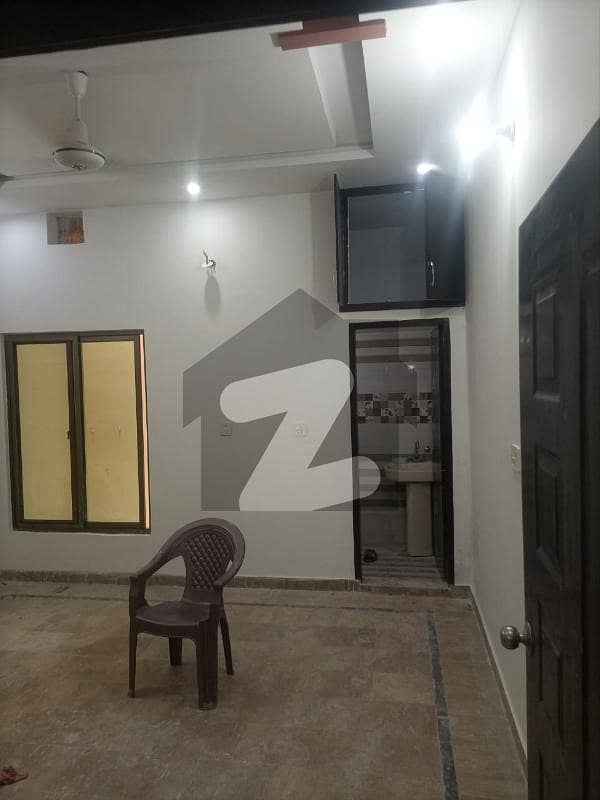 پی سی ایس آئی آر سٹاف کالونی لاہور میں 1 کمرے کا 3 مرلہ کمرہ 13.0 ہزار میں کرایہ پر دستیاب ہے۔