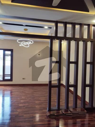 ڈی ایچ اے فیز 8 ڈی ایچ اے ڈیفینس,کراچی میں 6 کمروں کا 1 کنال مکان 14.0 کروڑ میں برائے فروخت۔
