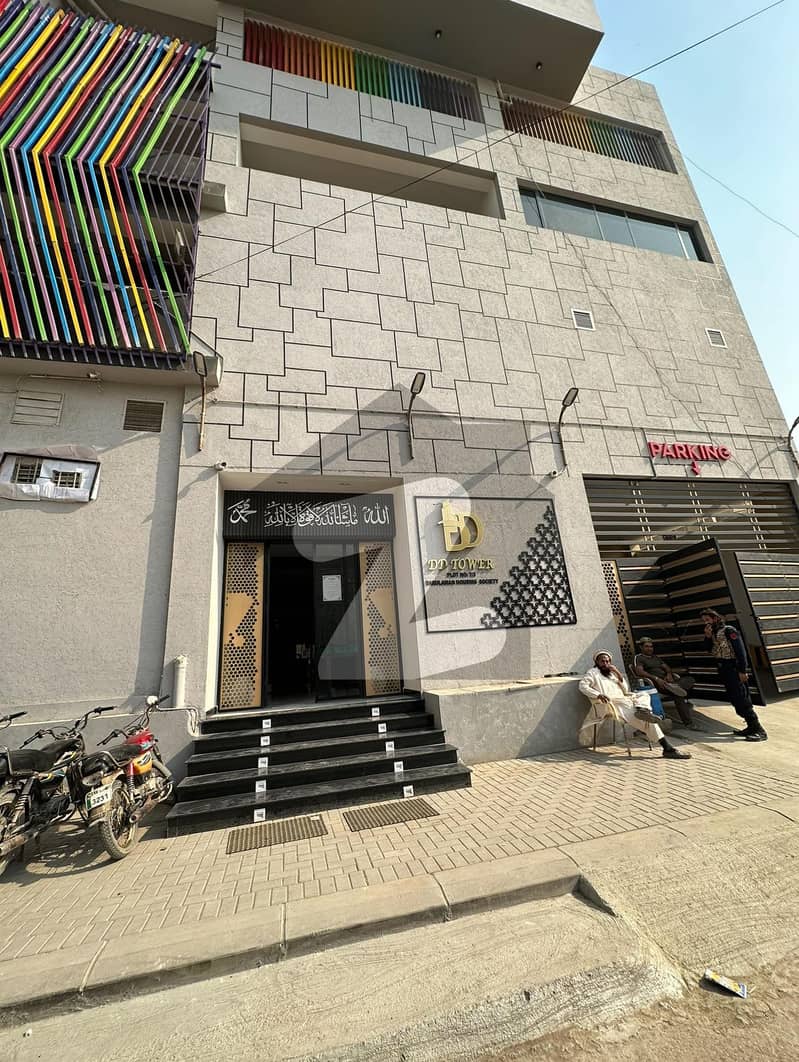 شہید ملت روڈ کراچی میں 3 کمروں کا 10 مرلہ فلیٹ 1.65 لاکھ میں کرایہ پر دستیاب ہے۔