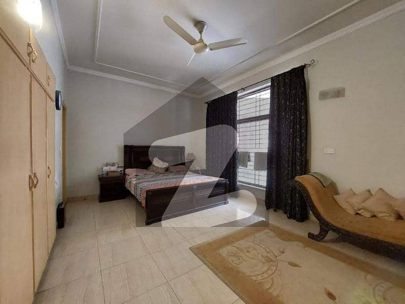فیصل ٹاؤن ۔ بلاک سی فیصل ٹاؤن,لاہور میں 4 کمروں کا 10 مرلہ مکان 1.2 لاکھ میں کرایہ پر دستیاب ہے۔
