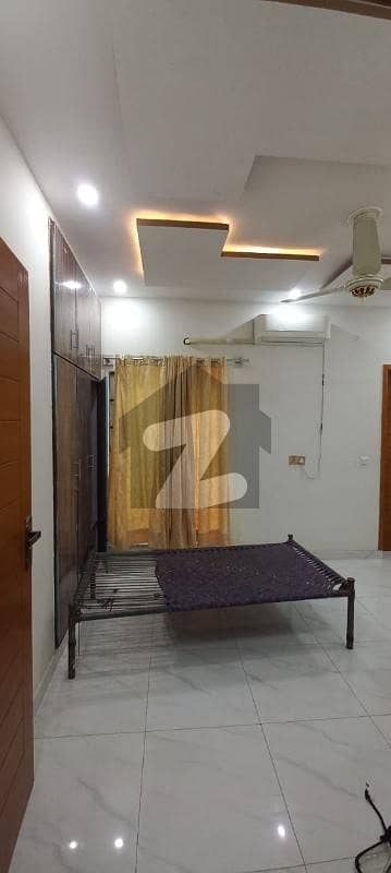 الحمرا ٹاؤن لاہور میں 4 کمروں کا 3 مرلہ مکان 1.25 کروڑ میں برائے فروخت۔