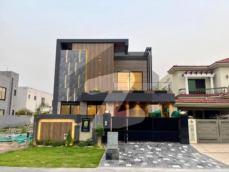 10 Marla Beautifull Modern Design House For Sale At Hot Location Near To Park