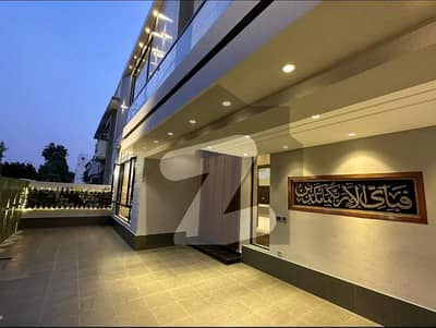 بحریہ ٹاؤن سیکٹر سی بحریہ ٹاؤن,لاہور میں 5 کمروں کا 10 مرلہ مکان 1.05 لاکھ میں کرایہ پر دستیاب ہے۔