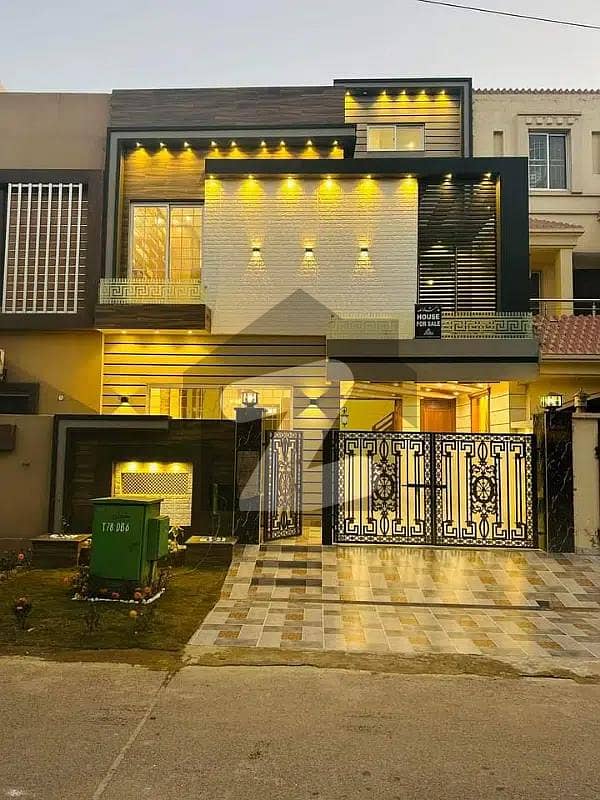 House Available For Sale In Bahria Town - Sector C, Lahore
