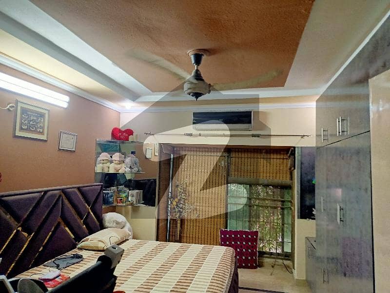 الفلاح ٹاؤن لاہور میں 5 کمروں کا 8 مرلہ مکان 2.3 کروڑ میں برائے فروخت۔