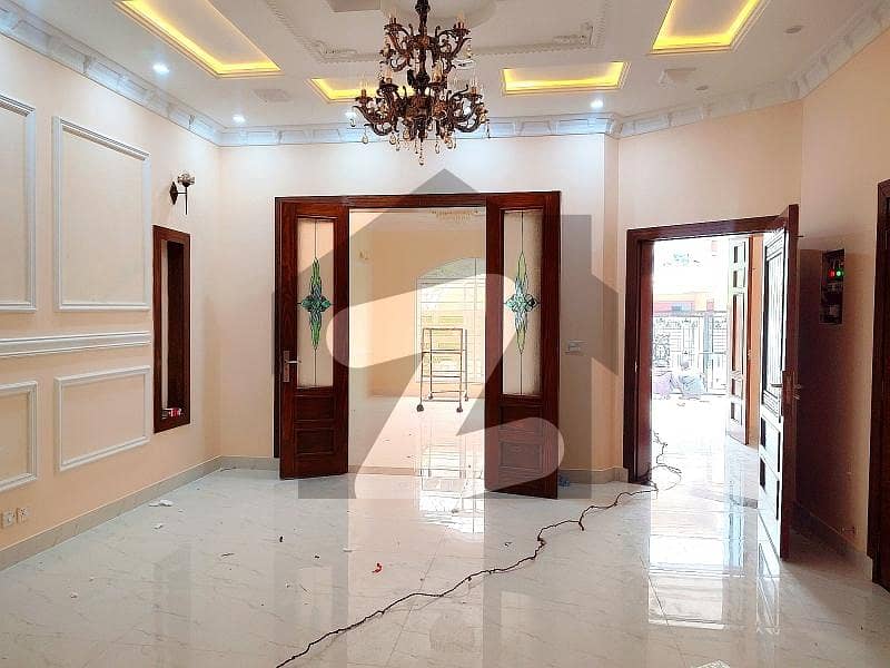 آرکیٹیکٹس انجنیئرز ہاؤسنگ سوسائٹی لاہور میں 5 کمروں کا 10 مرلہ مکان 4.25 کروڑ میں برائے فروخت۔