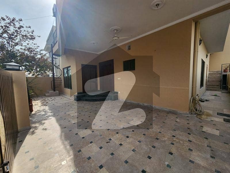 14 Marla, Ground Portion, 3 Beds with attached bath, Drawing, T. V. Lounge