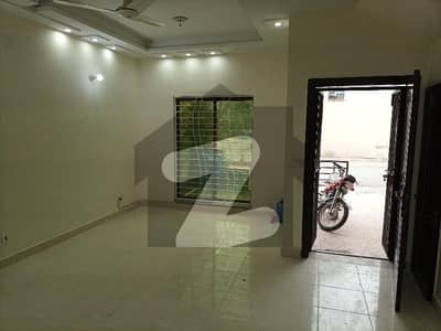 4 MARLA BEAUTIFUL HOUSE FOR RENT IN PARAGON CITY