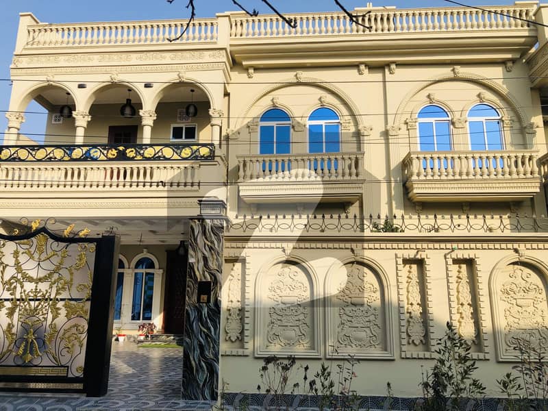 بوسان روڈ ملتان میں 5 کمروں کا 10 مرلہ مکان 3.25 کروڑ میں برائے فروخت۔