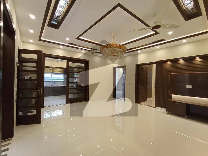 10 Marla Luxurious House For Sale In Tulip Block Bahria Town Lahore