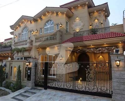 10 Marla House For Sale in Janiper Block Bahria Town Lahore