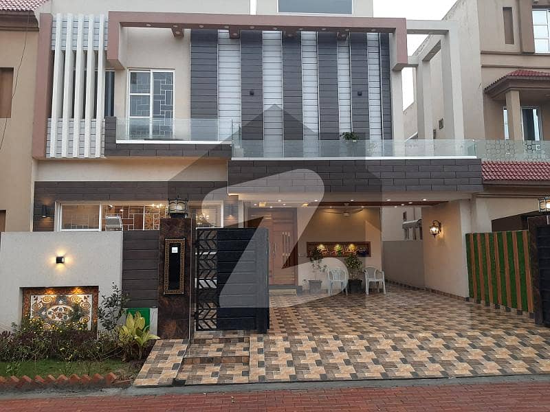 10 Marla House For Sale in Shaheen Block Bahria Town Lahore