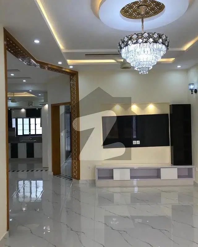 8 Marla House For Sale Hot Location Usman Block Bahria Town Lahore