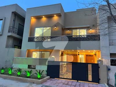 بحریہ ٹاؤن فیز 8 بحریہ ٹاؤن راولپنڈی,راولپنڈی میں 5 کمروں کا 7 مرلہ مکان 2.35 کروڑ میں برائے فروخت۔