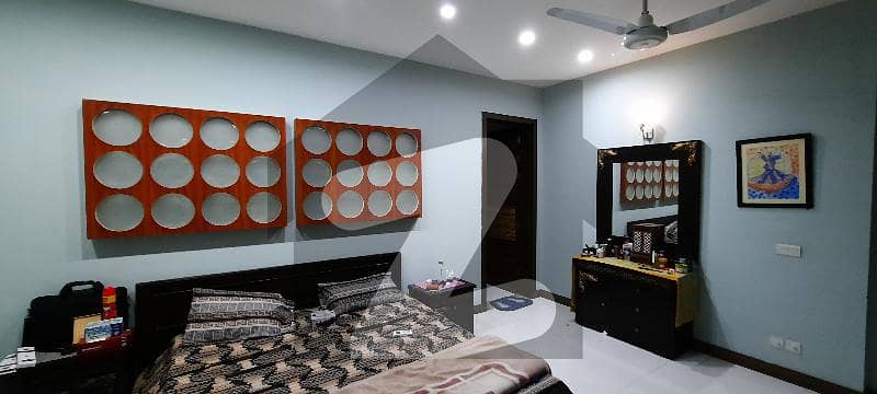 ویلینشیاء ہاؤسنگ سوسائٹی لاہور میں 5 کمروں کا 1 کنال مکان 6.0 کروڑ میں برائے فروخت۔