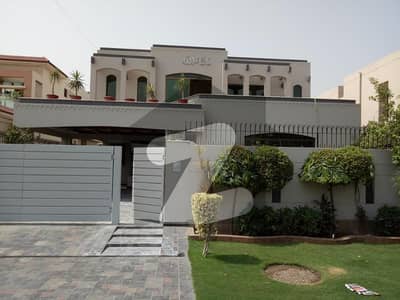 ڈی ایچ اے فیز 4 ڈیفنس (ڈی ایچ اے),لاہور میں 5 کمروں کا 1 کنال مکان 5.95 کروڑ میں برائے فروخت۔