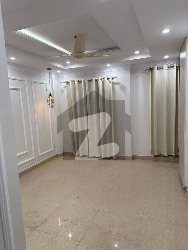 بحریہ ٹاؤن سیکٹرڈی بحریہ ٹاؤن,لاہور میں 2 کمروں کا 4 مرلہ فلیٹ 50.0 ہزار میں کرایہ پر دستیاب ہے۔