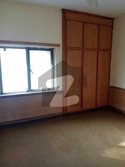 G11/3 Ibne Sina Road D Type Flat For Rent Top Floor Family Bachelor'S