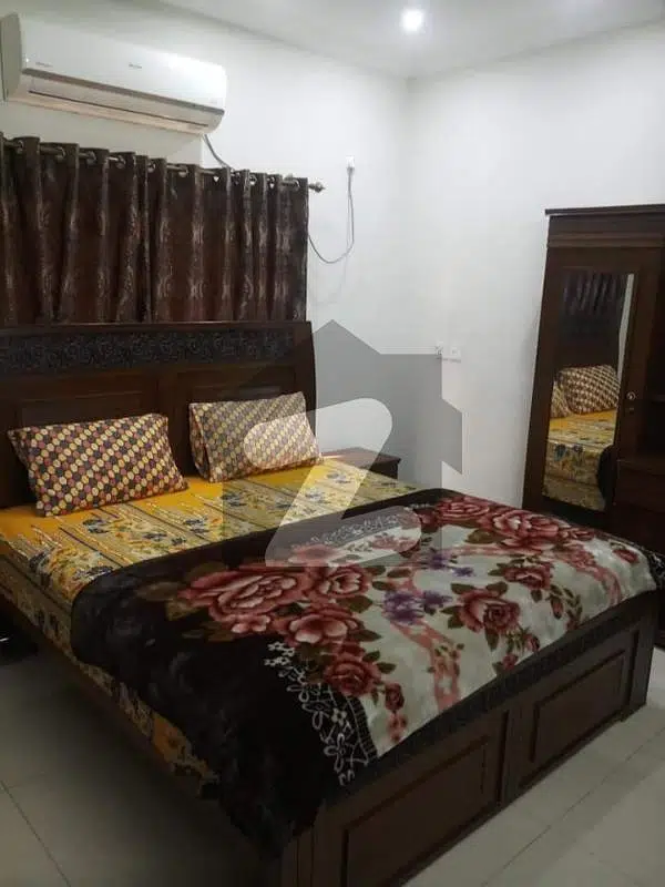 10 Marla 5 Bedrooms Fully Furnished House Available For Rent