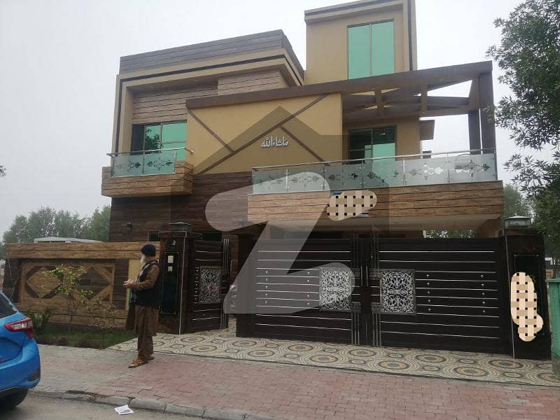 10 Marla Lavish House For Sale In Shaheen Block Bahria Town Lahore