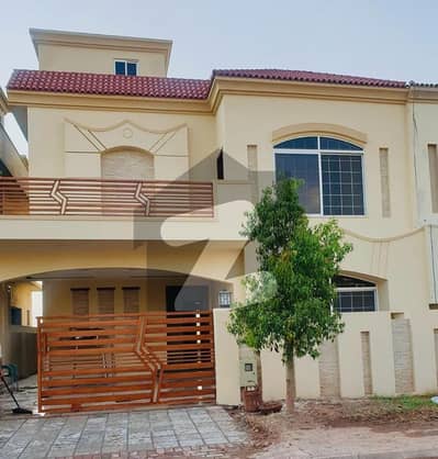 BRAND NEW BEAUTIFUL HOUSE 10 MARLA HOUSE WITH SOLAR SYSTEM INSTALLED