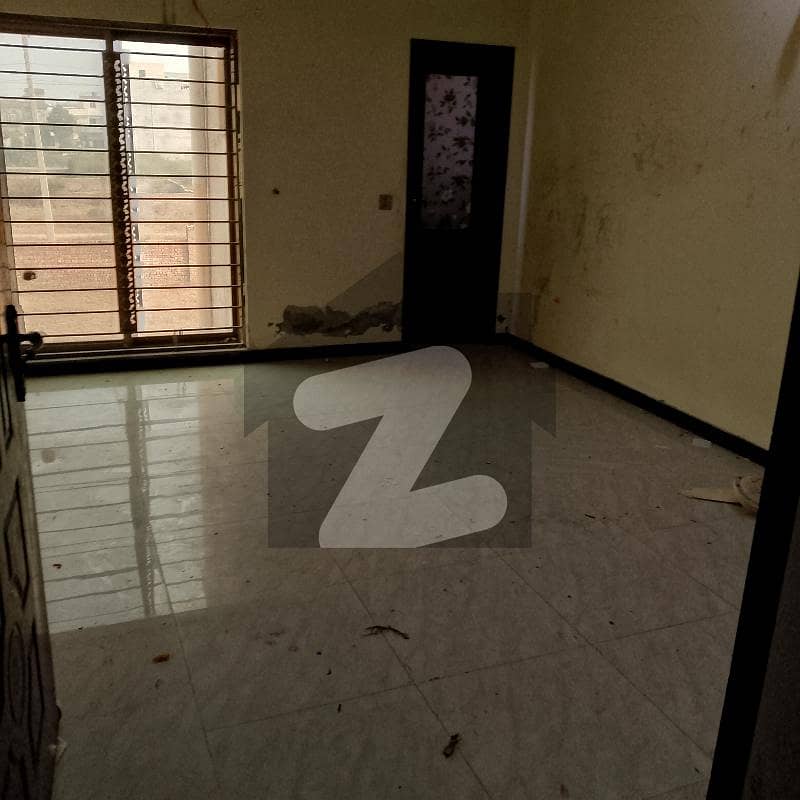 اسٹیٹ لائف ہاؤسنگ سوسائٹی لاہور میں 1 کمرے کا 5 مرلہ زیریں پورشن 36.0 ہزار میں کرایہ پر دستیاب ہے۔