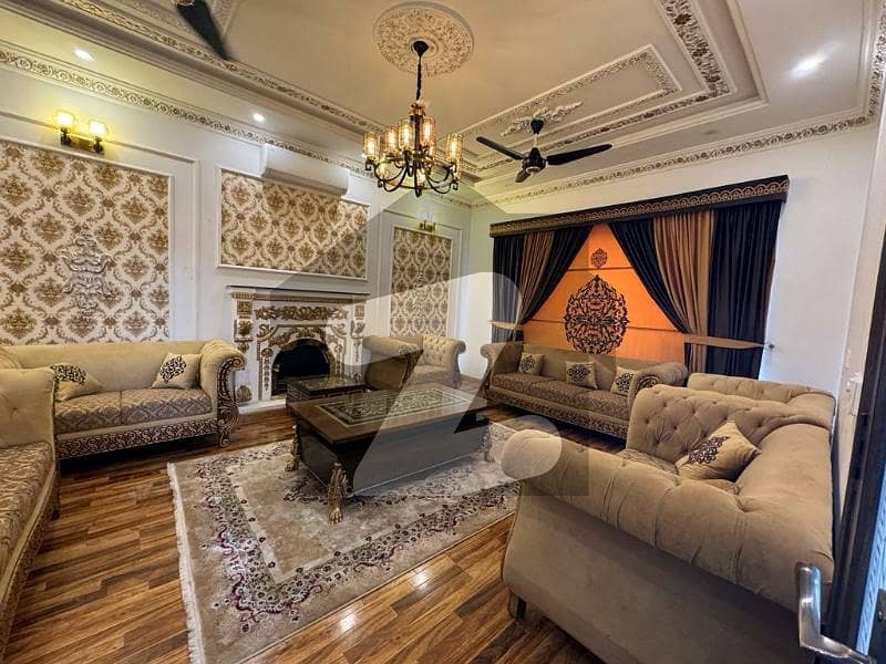 فارمانئیٹس ہاؤسنگ سکیم لاہور میں 5 کمروں کا 16 مرلہ مکان 5.5 کروڑ میں برائے فروخت۔
