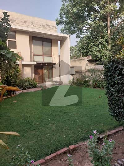 ظہور الہی روڈ گلبرگ,لاہور میں 6 کمروں کا 5 کنال مکان 60.0 کروڑ میں برائے فروخت۔