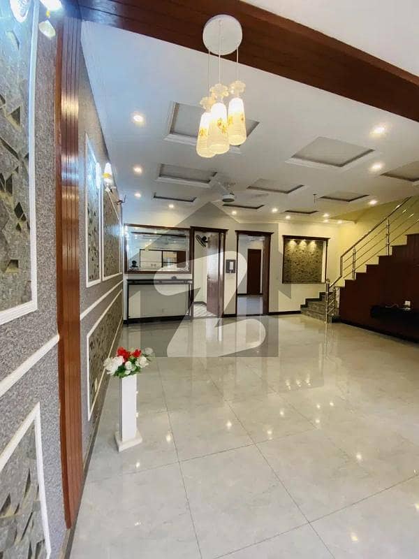 بینکرس ایوینیو کوآپریٹو ہاؤسنگ سوسائٹی لاہور میں 3 کمروں کا 5 مرلہ مکان 50.0 ہزار میں کرایہ پر دستیاب ہے۔