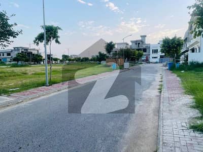 1 Kanal Ideal Location Plot For Sale In B Block
