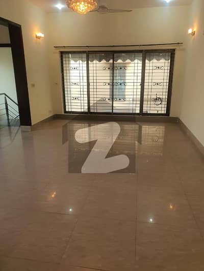 Dha Phase 8 , Kanal Upper Portion Bungalow Available For Rent