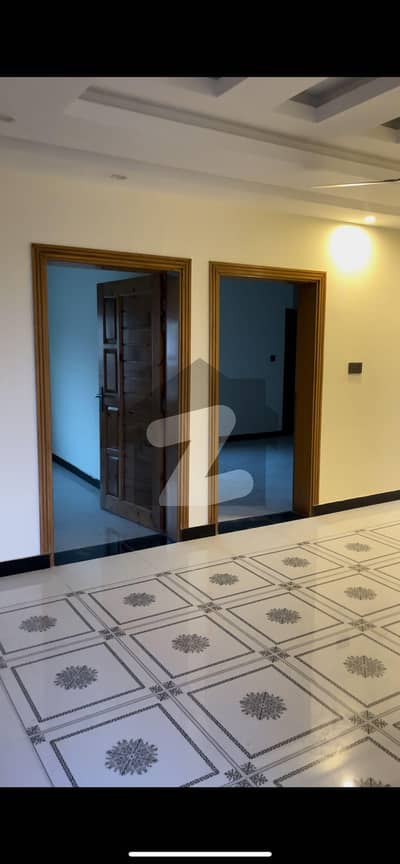 جناح آباد ایبٹ آباد میں 6 کمروں کا 7 مرلہ مکان 2.8 کروڑ میں برائے فروخت۔