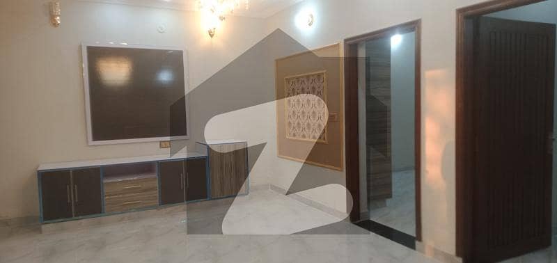 BEAUTIFUL TRIPLE STOREY HOUSE AVAILABLE FOR SALE IN JOHAR TOWN