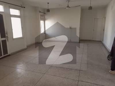 عسکری 3 راولپنڈی میں 3 کمروں کا 10 مرلہ فلیٹ 70.0 ہزار میں کرایہ پر دستیاب ہے۔
