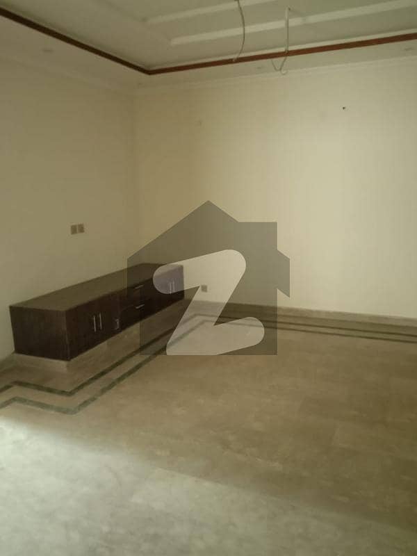 2 KANAL BEAUTIFUL HOUSE UPPER PORTION AVAILABLE FOR RENT IN VALANCIA TOWN