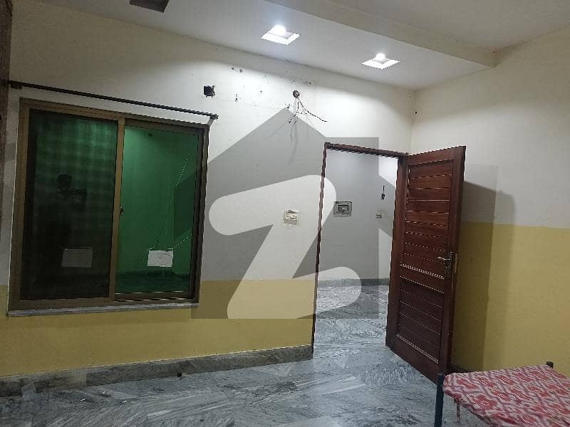 غالب سٹی فیصل آباد میں 2 کمروں کا 3 مرلہ بالائی پورشن 21.0 ہزار میں کرایہ پر دستیاب ہے۔