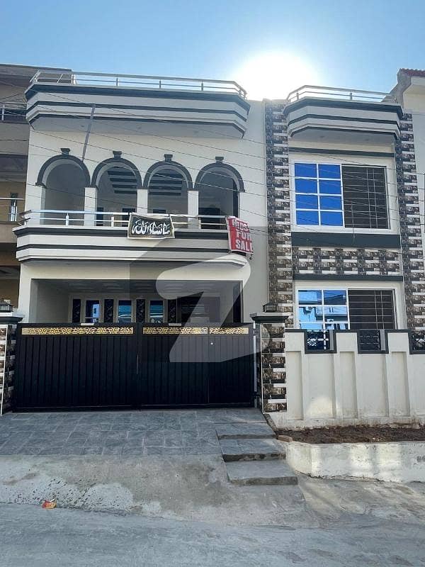 پاکستان ٹاؤن ۔ فیز 2 پاکستان ٹاؤن,اسلام آباد میں 7 کمروں کا 10 مرلہ مکان 3.8 کروڑ میں برائے فروخت۔