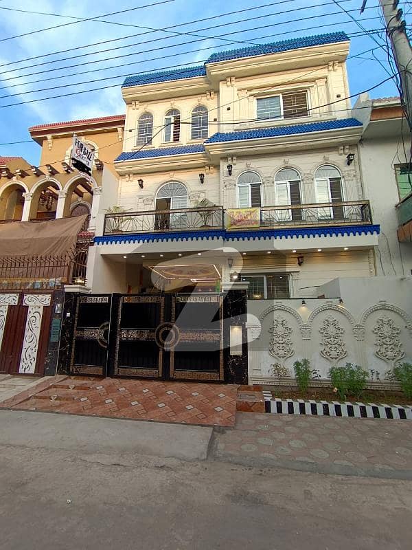 الرحمان گارڈن فیز 2 الرحمان گارڈن,لاہور میں 5 کمروں کا 6 مرلہ مکان 2.1 کروڑ میں برائے فروخت۔