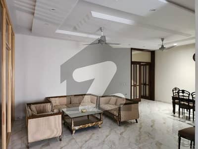 جوہر ٹاؤن فیز 1 جوہر ٹاؤن,لاہور میں 7 کمروں کا 1 کنال مکان 10.75 کروڑ میں برائے فروخت۔
