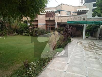 گلبرگ 2 گلبرگ,لاہور میں 6 کمروں کا 3 کنال مکان 25.0 کروڑ میں برائے فروخت۔