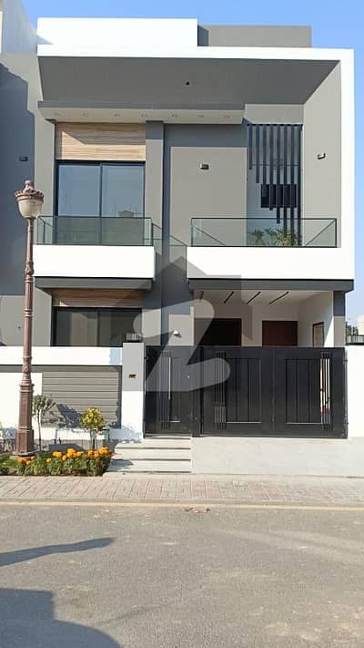 5 MARLA BRAND NEW MODERN STYLE HOUSE FOR SALE