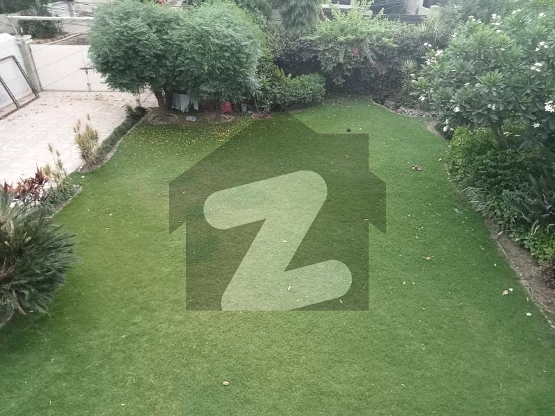 گلبرگ 2 گلبرگ,لاہور میں 8 کمروں کا 6 کنال مکان 90.0 کروڑ میں برائے فروخت۔