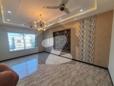 ٹاپ سٹی 1 - بلاک اے ٹاپ سٹی 1,اسلام آباد میں 5 کمروں کا 10 مرلہ مکان 4.25 کروڑ میں برائے فروخت۔