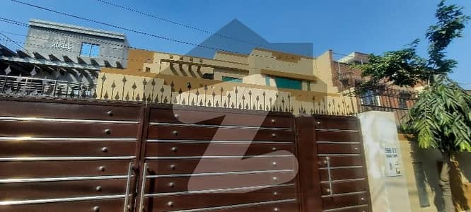 Johar town 20 marla Near mian plaza owner build beautiful house for sale