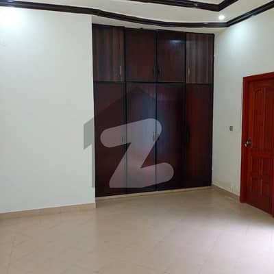 خیابانِ کالونی فیصل آباد میں 4 کمروں کا 8 مرلہ مکان 70.0 ہزار میں کرایہ پر دستیاب ہے۔