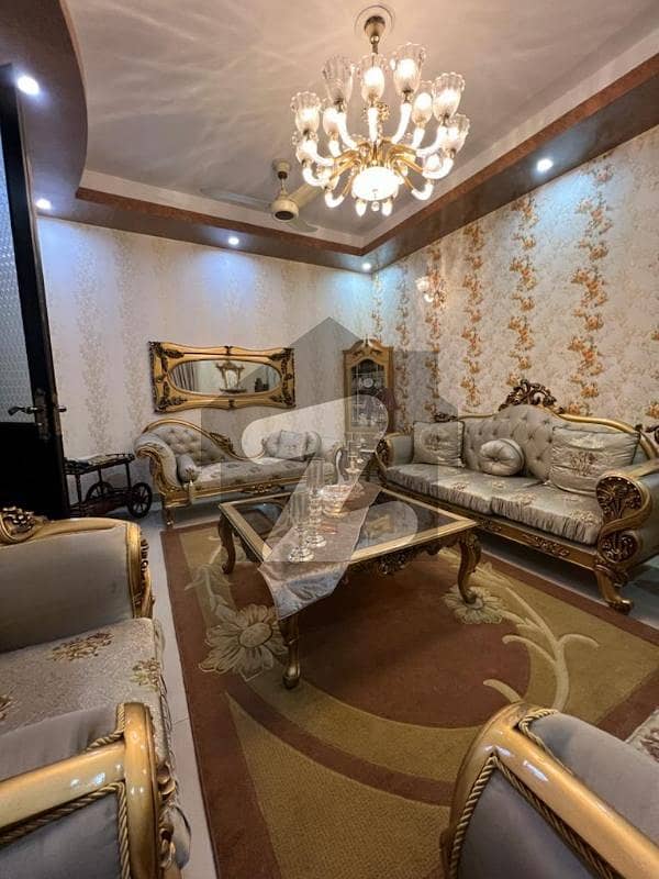 جوہر ٹاؤن لاہور میں 6 کمروں کا 1 کنال مکان 7.5 کروڑ میں برائے فروخت۔