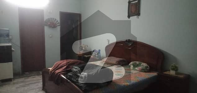 جوہر ٹاؤن لاہور میں 3 کمروں کا 5 مرلہ مکان 1.95 کروڑ میں برائے فروخت۔