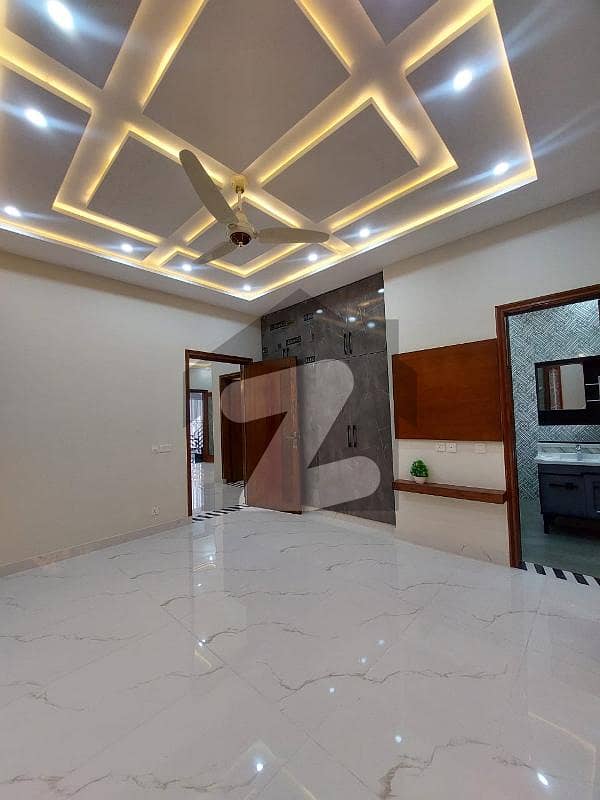 10 Marla Luxury House For Sale in Nargis Block Bahria Town Lahore