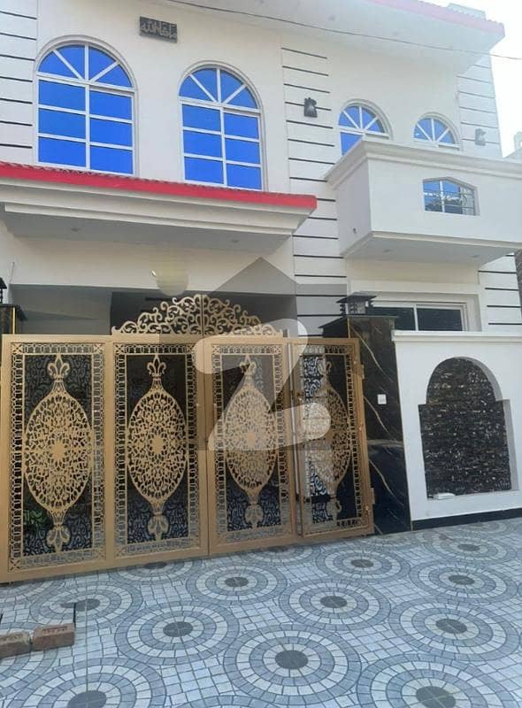 آئی ۔ 9 اسلام آباد میں 5 کمروں کا 7 مرلہ مکان 5.5 کروڑ میں برائے فروخت۔